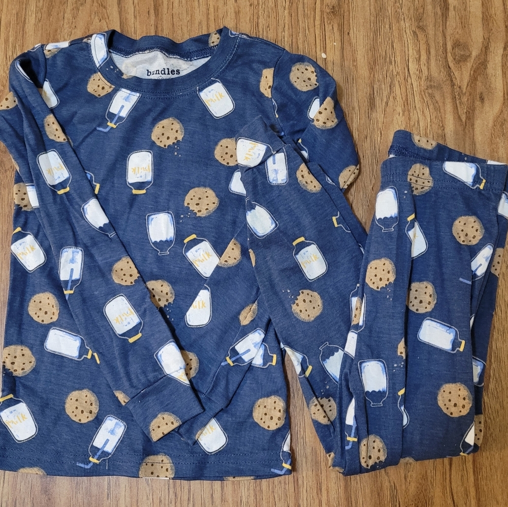 Milk and cookies long sleeve pajama set